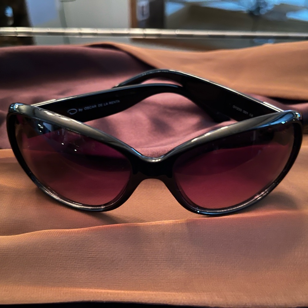 Oscar de la Renta Sunglassses with Black frames.